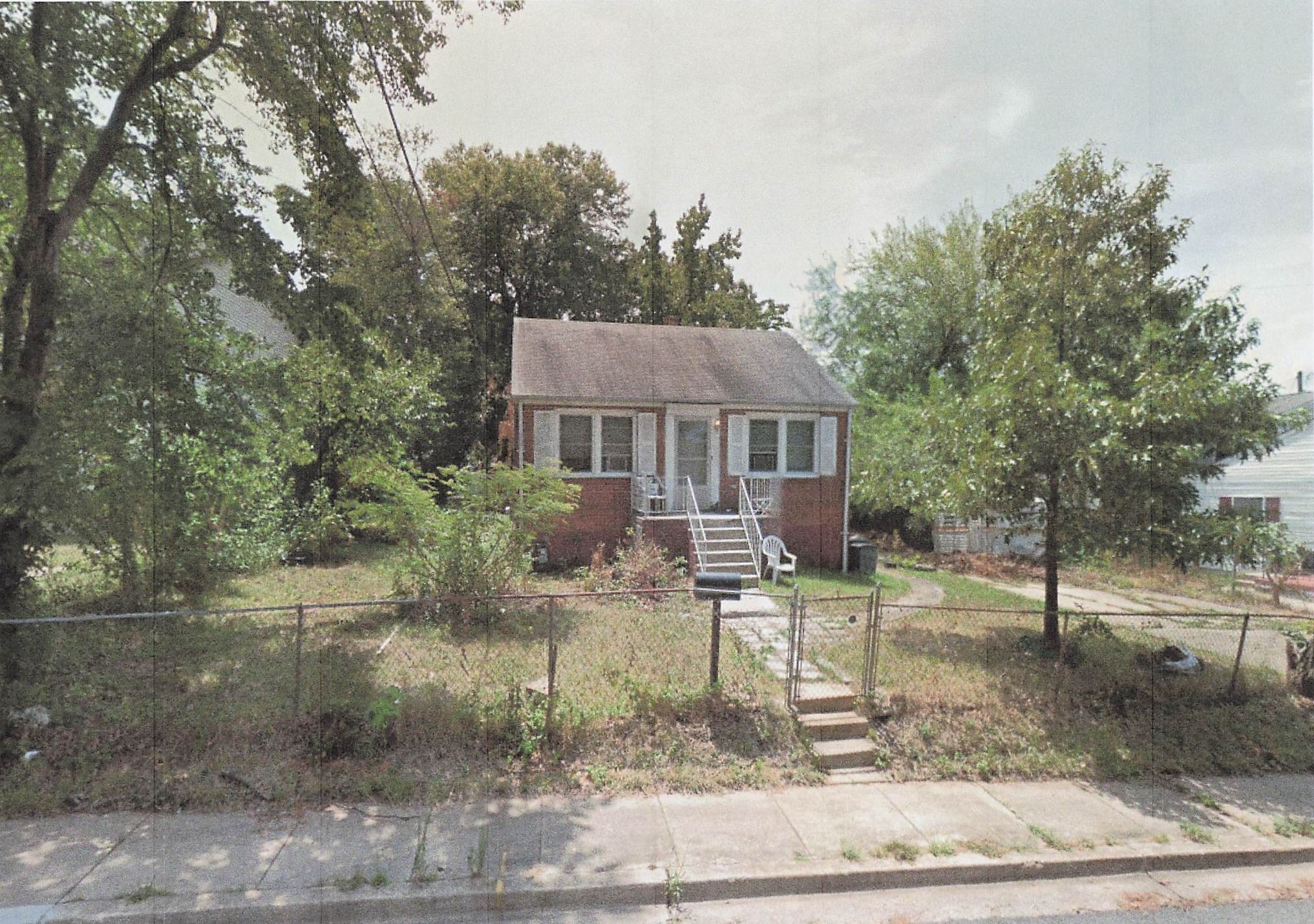 6103 Lee Place Before